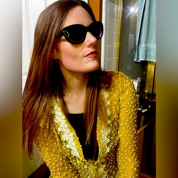 Vince Camuto Black Oversized Sunglasses - Picture 3 of 10